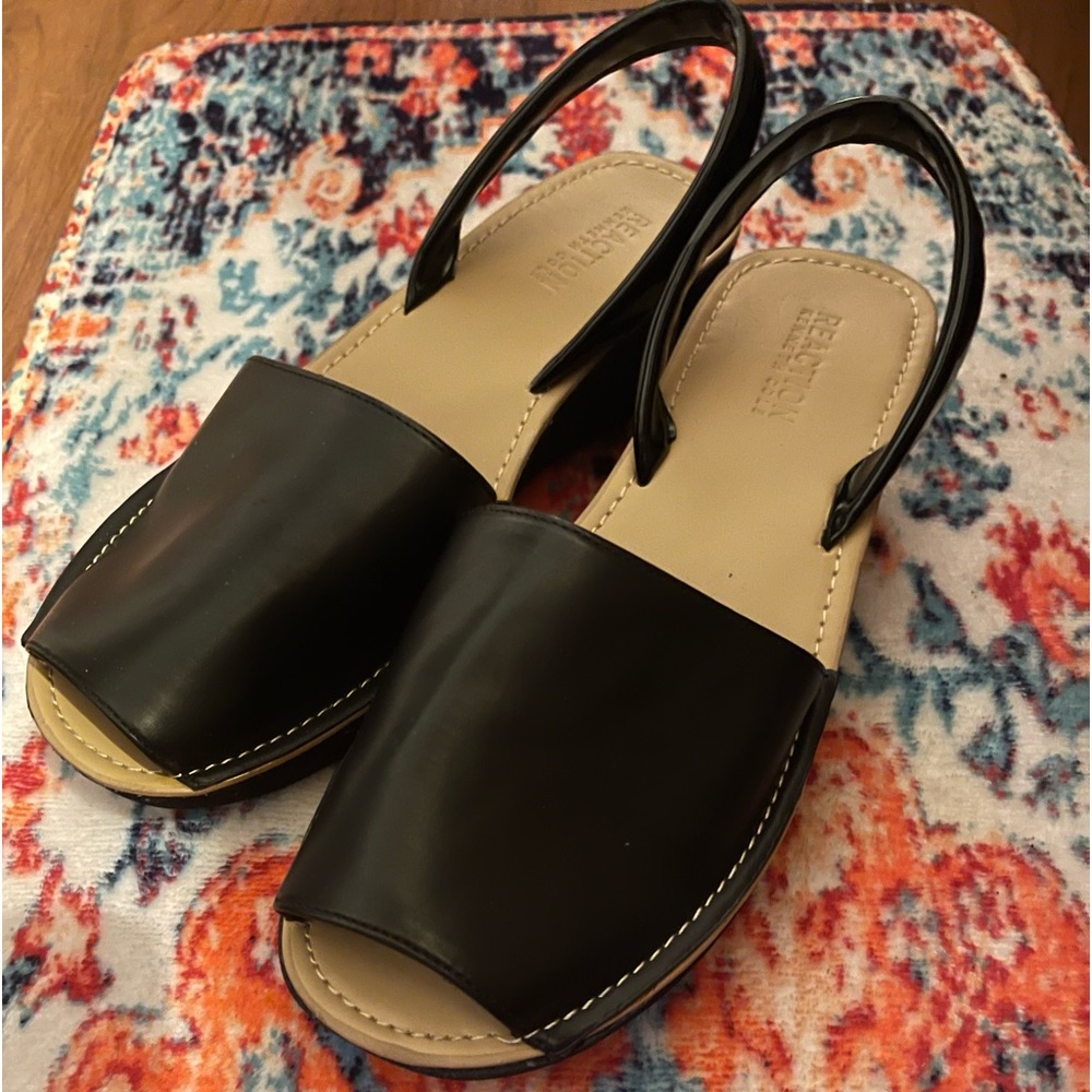 Kenneth Cole Reaction wedges with two piece silhouette open toe 1.97” heel sz 8